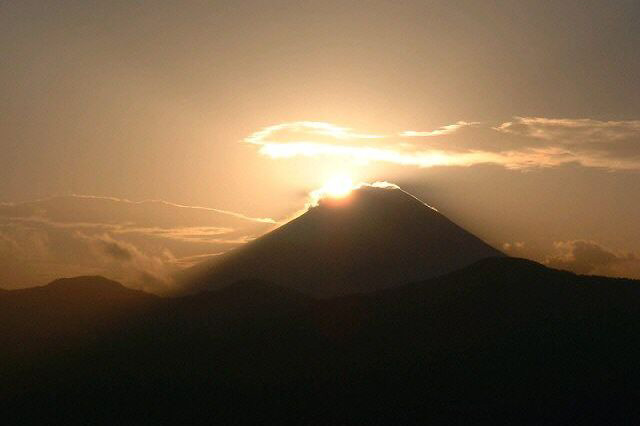 雲間のダイヤモンド富士（2004年3月15日）