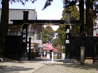奥之院思親閣 山門