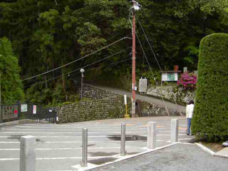 久遠寺本堂裏