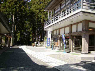 開基堂前（下山道入口）